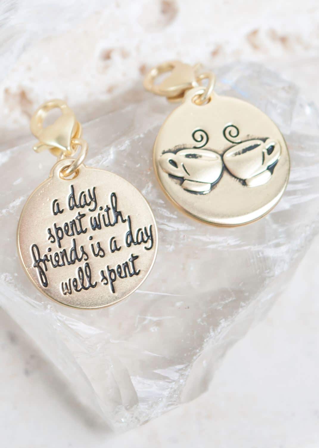 Gold 1-Tone Medallion - Mugs "Heart to Heart"